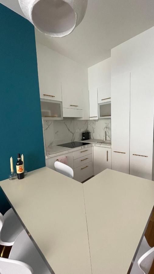 Bocconi 1 Bdr With Style Apartment Милано Екстериор снимка